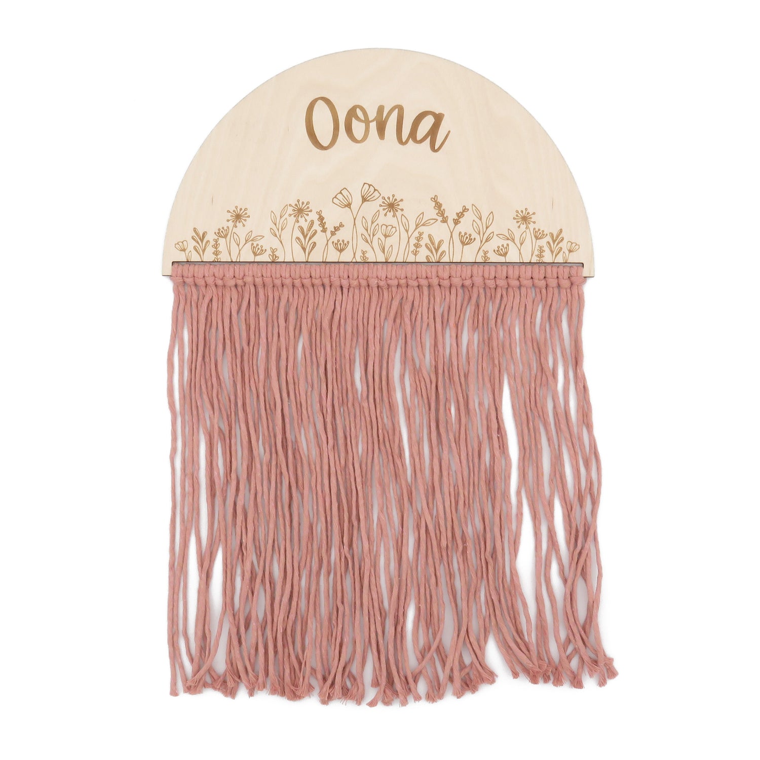 Houten gegraveerd naambord gebogen met macramé