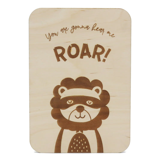 Houten gegraveerde kaart leeuw - You are gonna hear me roar